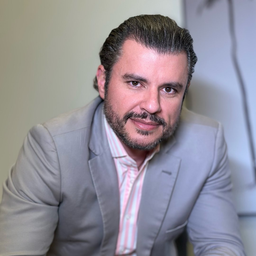 Dr. Luis Ricardo
