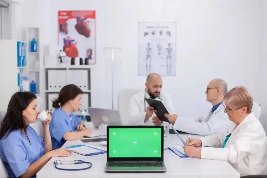 Clínica médica no Google: saiba como aparecer e atrair mais pacientes hoje